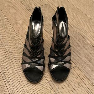 Gianvitto Rossi back zip metallic silver and black heel size 371/2